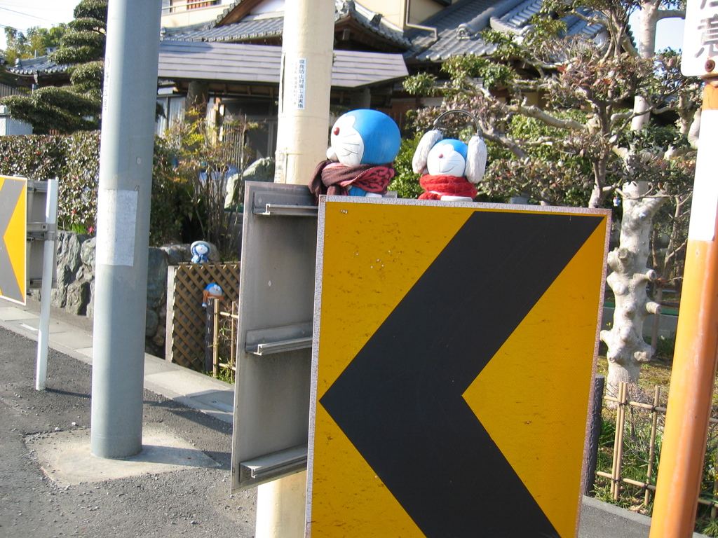 2012/03/20_路傍のドラえもんたち