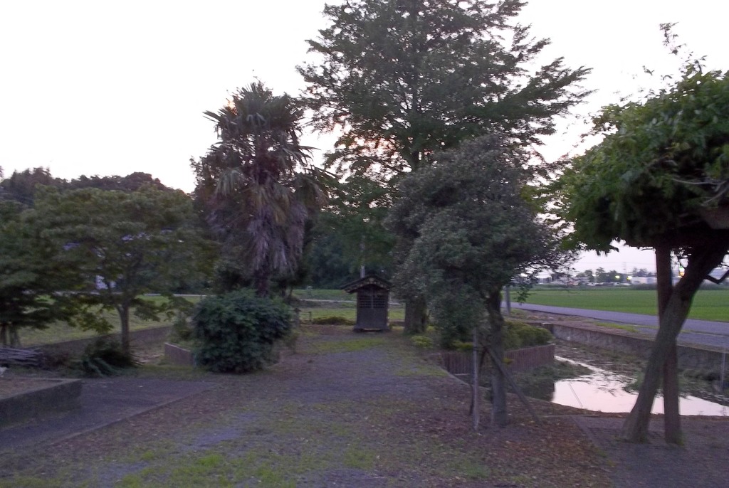 2015/07/11_夕暮れの弁財天神社（没カット）