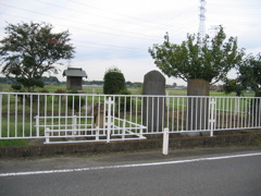 2012/09/29_田んぼの中の社