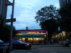 2019/06/15_ヘンリー・ストリートとパイナップル・ウォーク交差点の店
