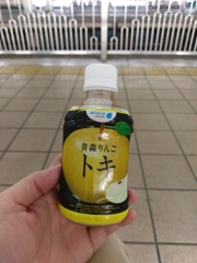 2019/08/07_大宮駅新幹線ホームでりんごジュース