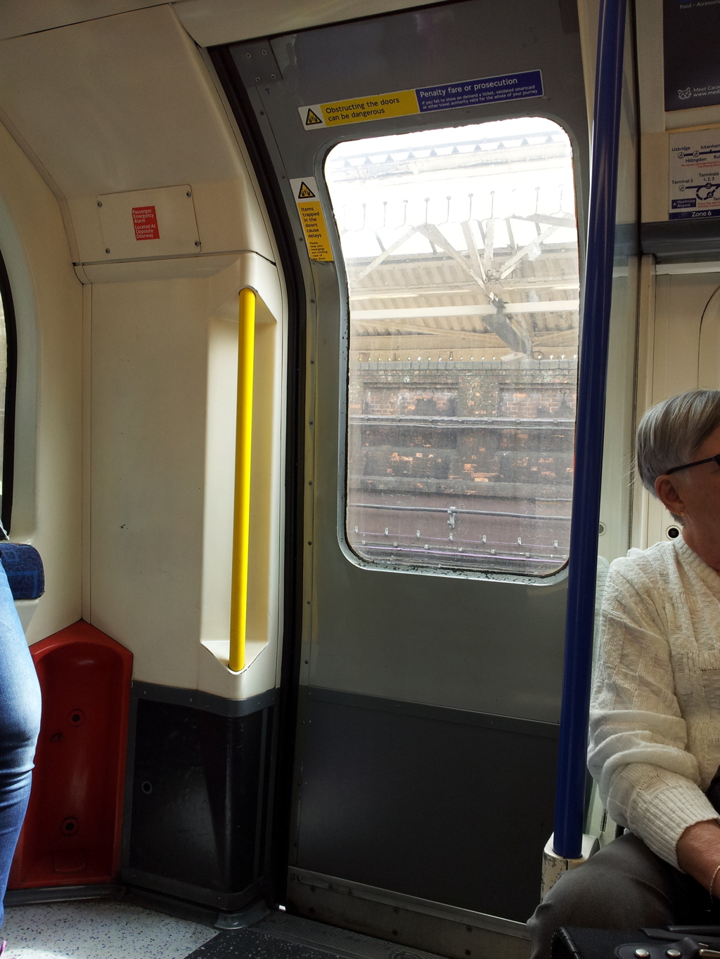 2016/05/18_ロンドンの電車内