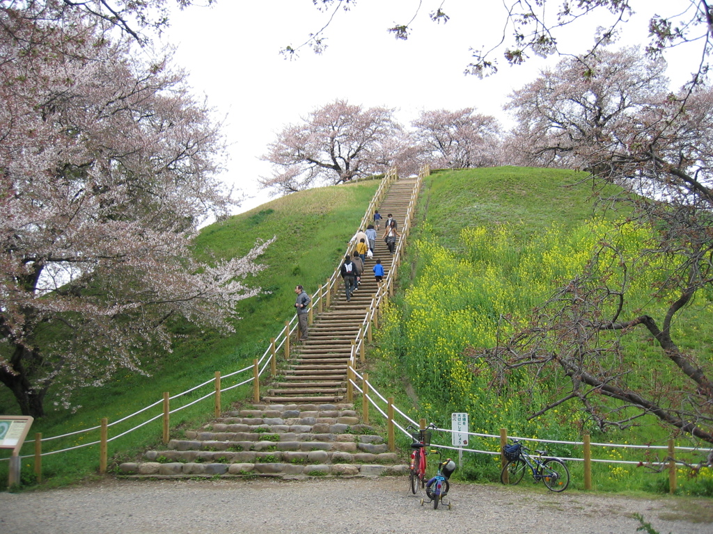 2012/04/15_さきたま古墳公園 丸墓山古墳