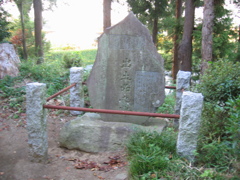 2012/09/15_熊野神社古墳 出土品の碑（没カット）