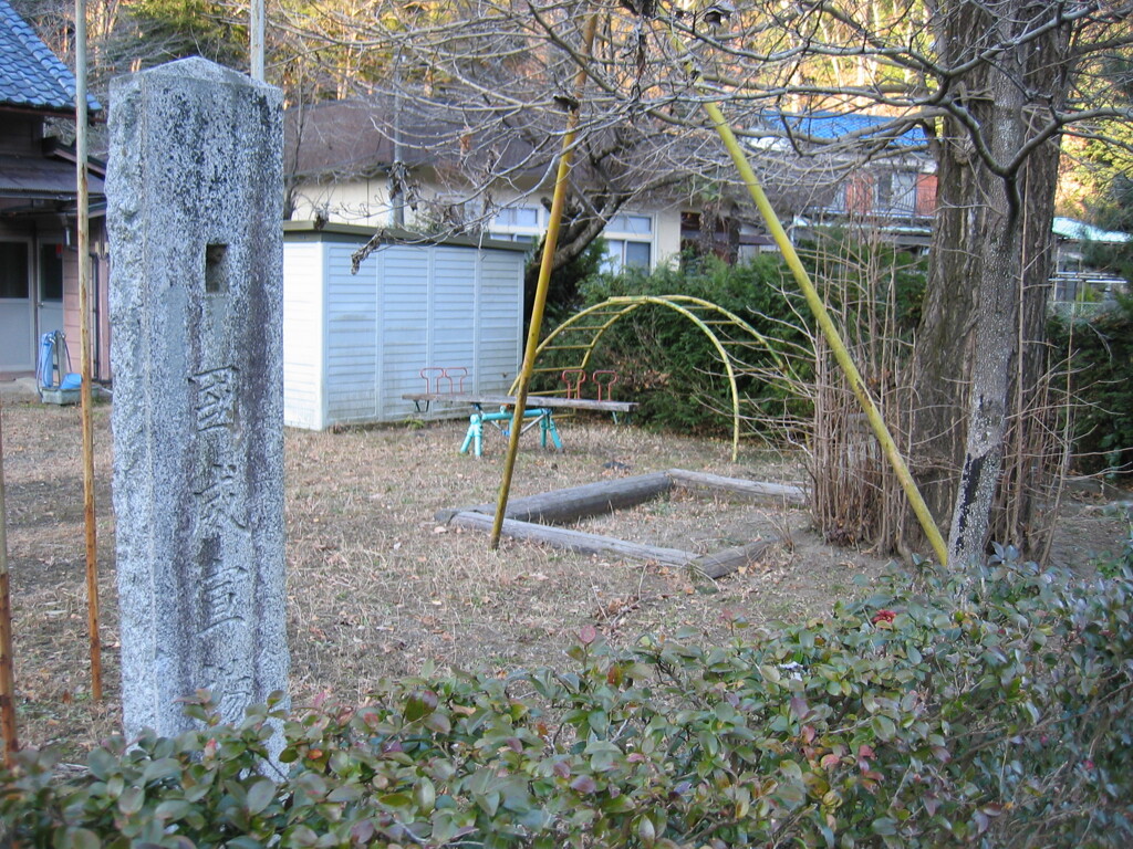 2011/12/31 _旧大河小学校腰越分校の遊具