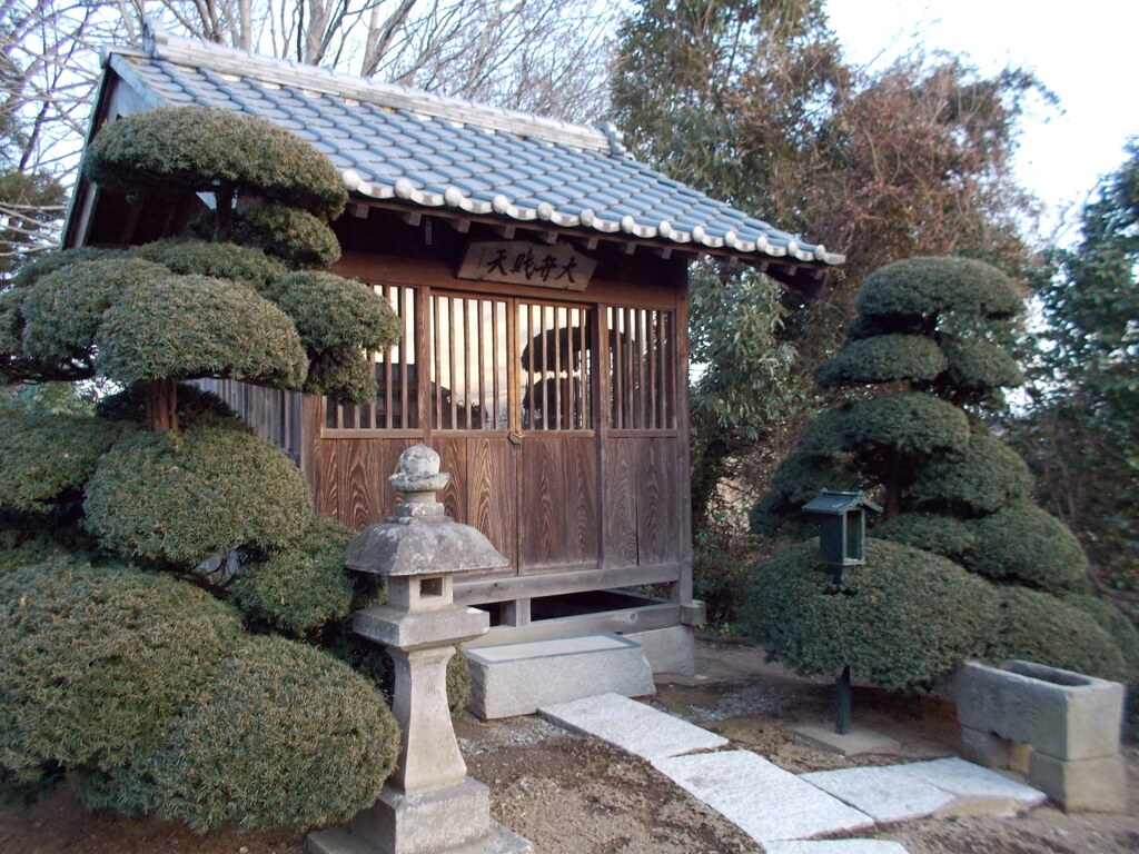 2013/02/09_幸福寺の向かいの大弁財天