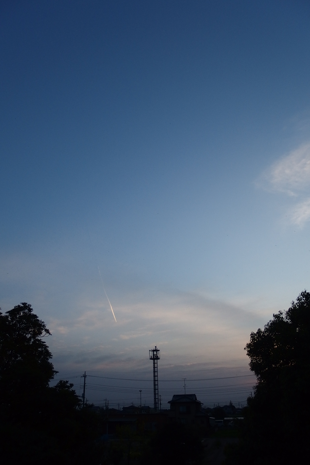 2015/04/18_夕空に飛行機雲