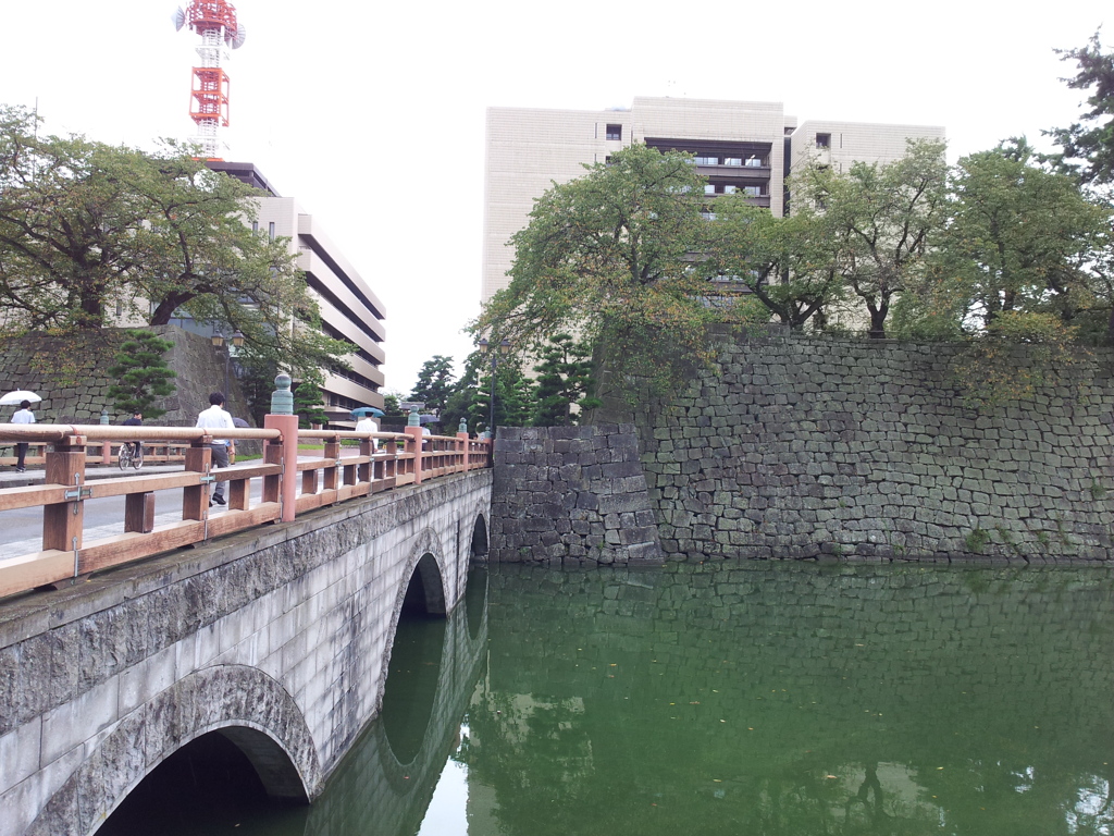 2019/09/24_福井城址 御本城橋と内堀