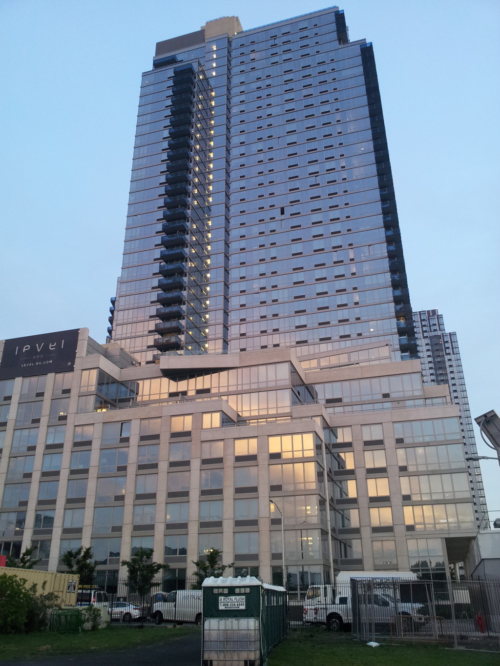 2019/06/16_ビルに夕空
