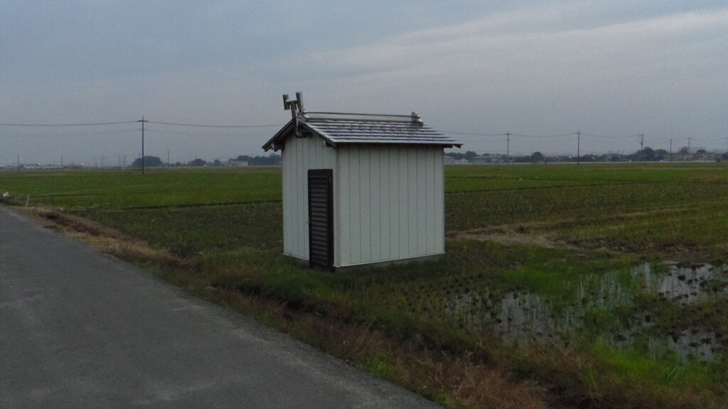 2013/11/03_田んぼの中の小屋
