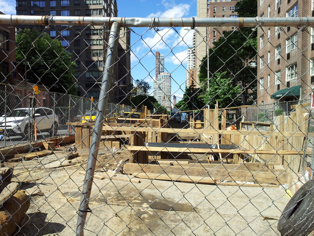 2019/06/14_工事中の9番街、58ストリートとの交差点にて北方面を望む