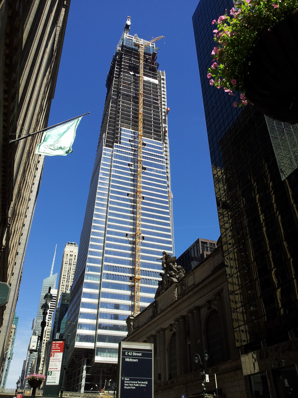2019/06/15_建設中のビルとグランド・セントラル駅