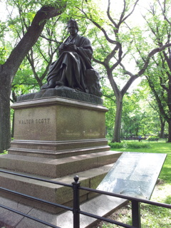 2019/06/16_セントラル・パーク ザ・モールのウォルター・スコット像