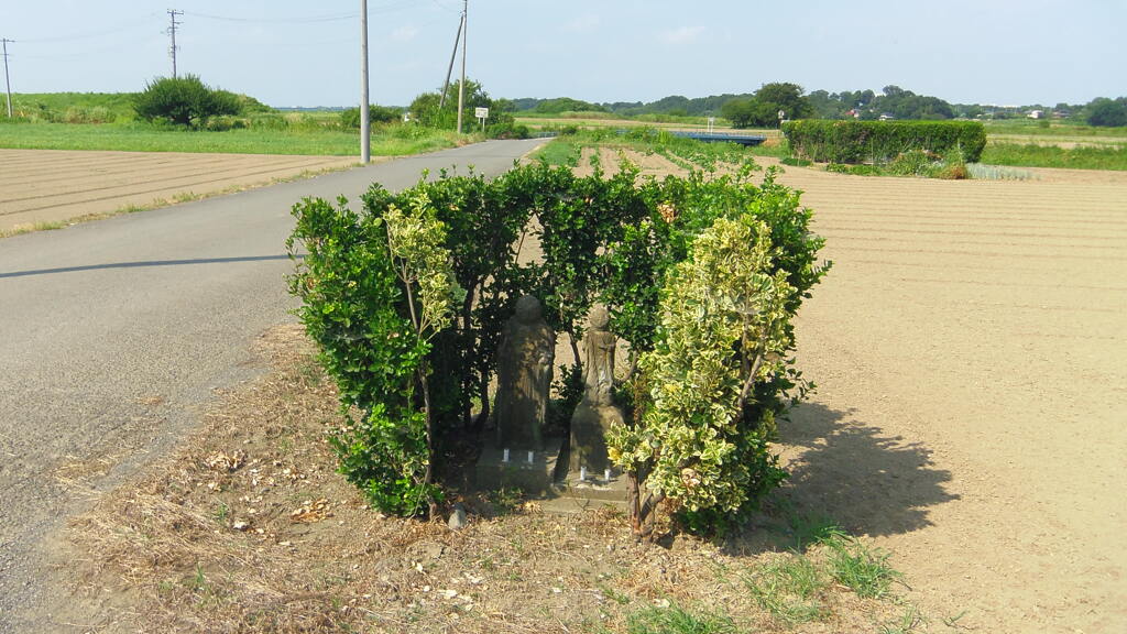 2013/08/18_植栽に囲まれたお地蔵さん