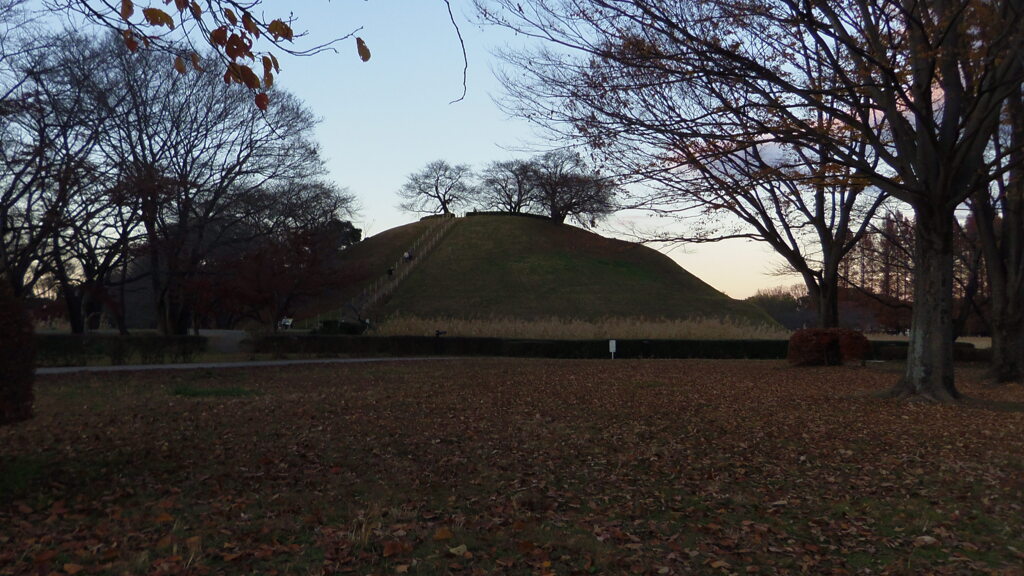 2013/12/08_さきたま古墳公園 丸墓山古墳