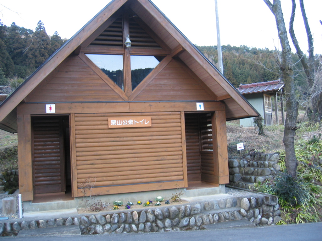 2012/01/07_栗山公衆トイレと祠