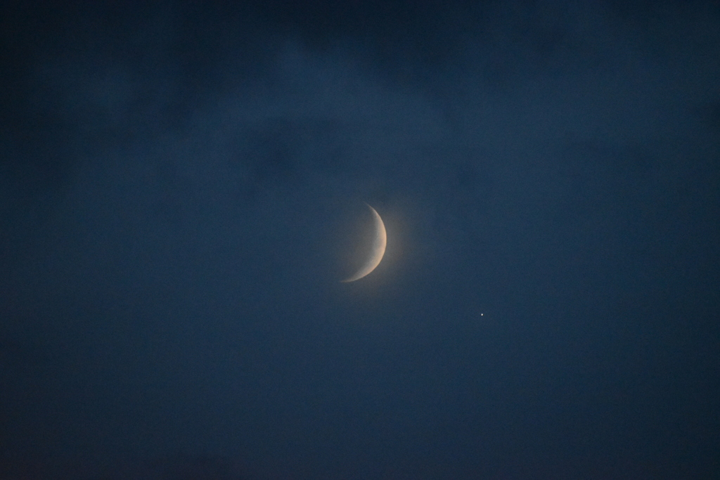 三日月と金星