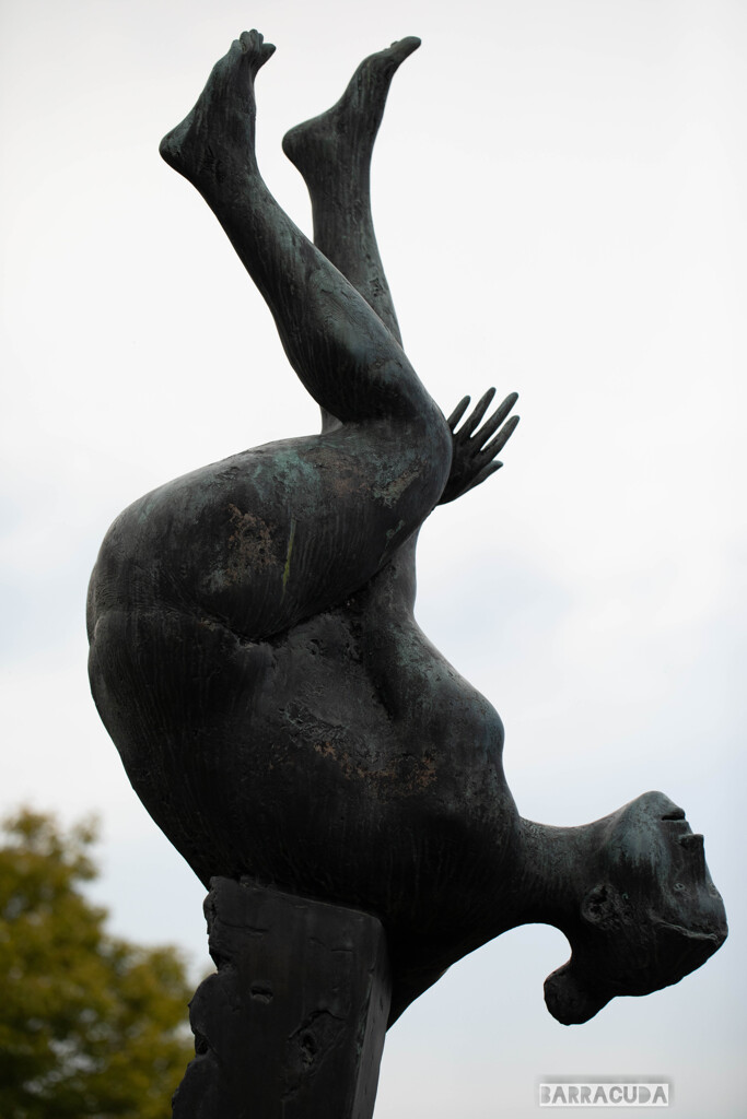 ひっくり返った母親像