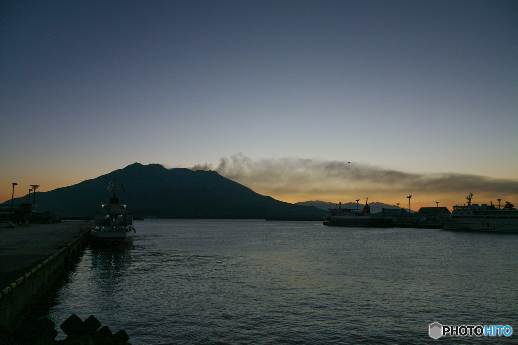桜島　夜明け前