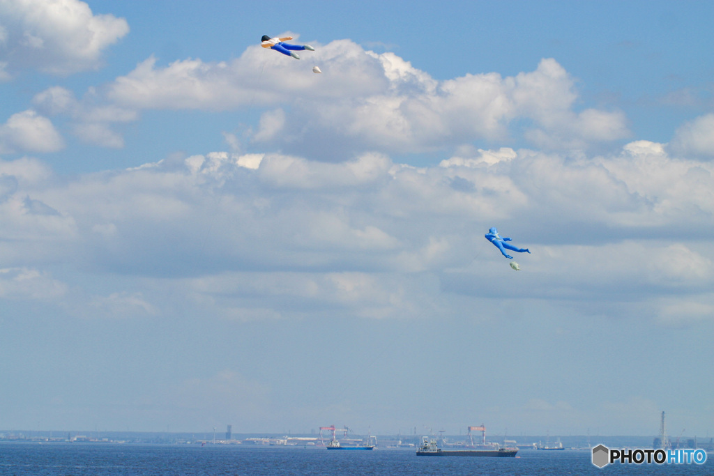 夏空を泳ぐ人たち