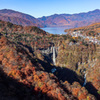 中禅寺湖、華厳の滝、白雲滝、紅葉をそえて　明智平展望台より