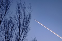 戦場ヶ原で見る　飛行機雲