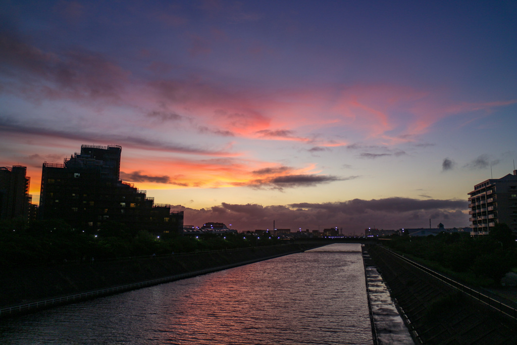 浦安境川　夏の日の夕景