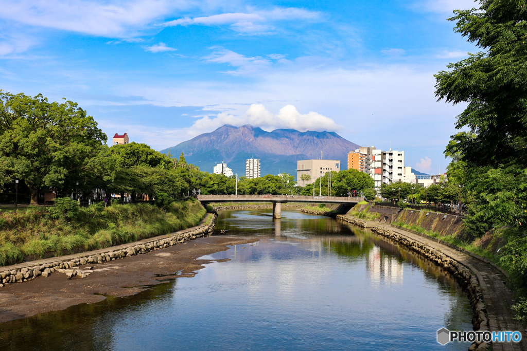 平和なご様子の桜島山