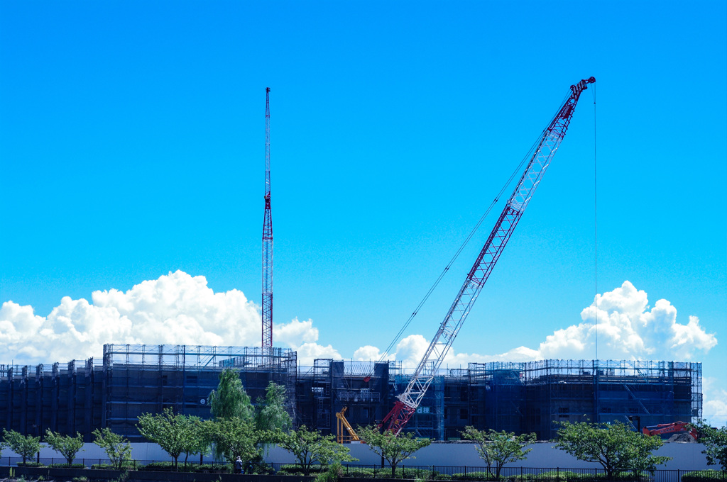 夏空の息吹で作る新マンション