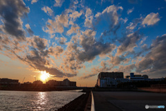 久々の好天　浦安境川河口からの夕景