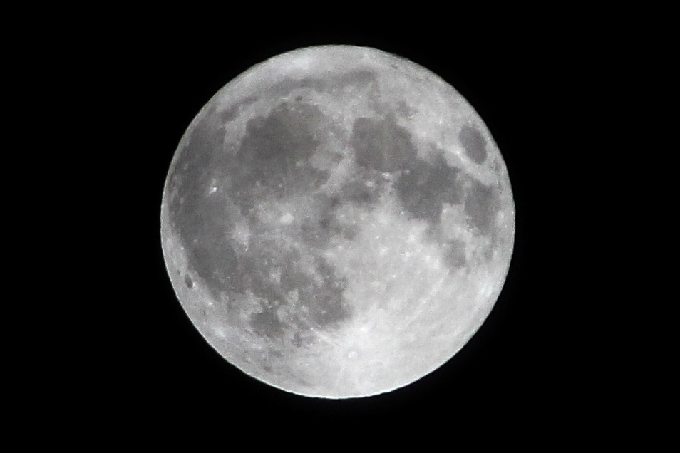 月齢15日　昨夜の月もキレイでした