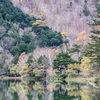 静まりかえった湯ノ湖の奥側