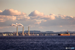 東京湾望遠景　姉崎火力発電所