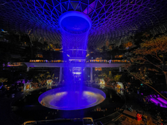 シンガポール　チャンギ空港　jewel の人工滝