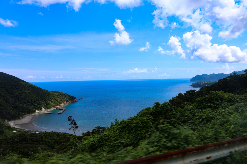 甑島の思い出　バスから撮る青い空と海
