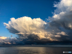 浦安363日前　雨上がり虹が出た日の虹の前の空