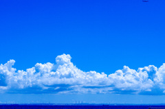 浦安から見る東京湾　昼景　空に飛行機