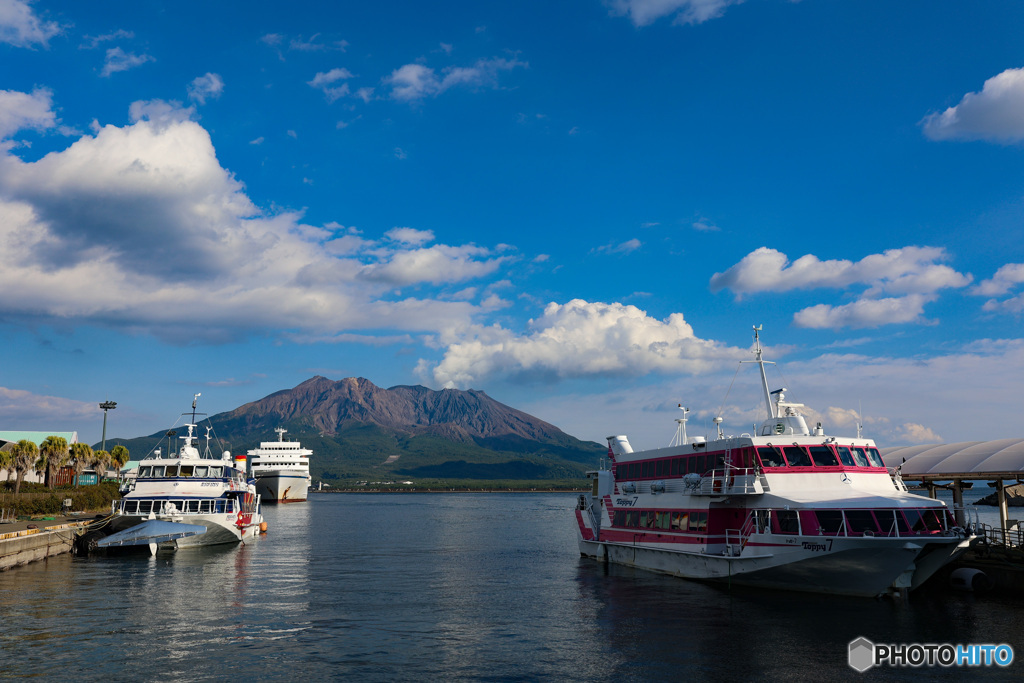 桜島と水中翼船トッピー