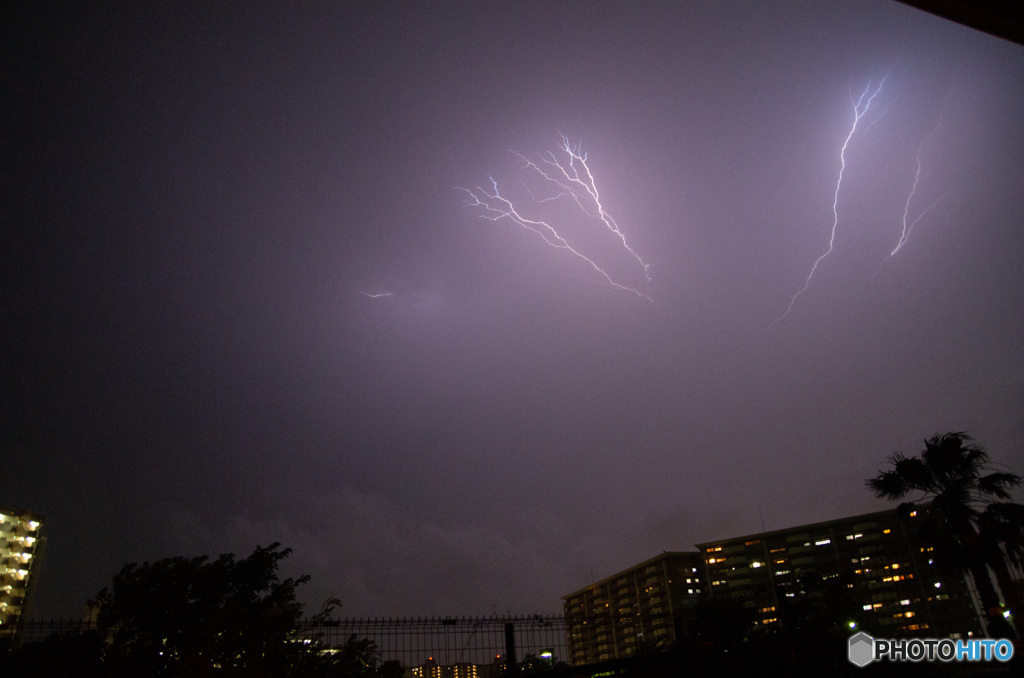 梅雨の稲妻！