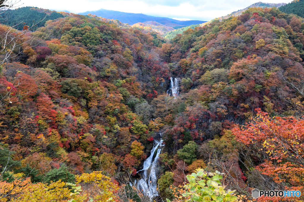 紅葉絢爛　霧降の滝