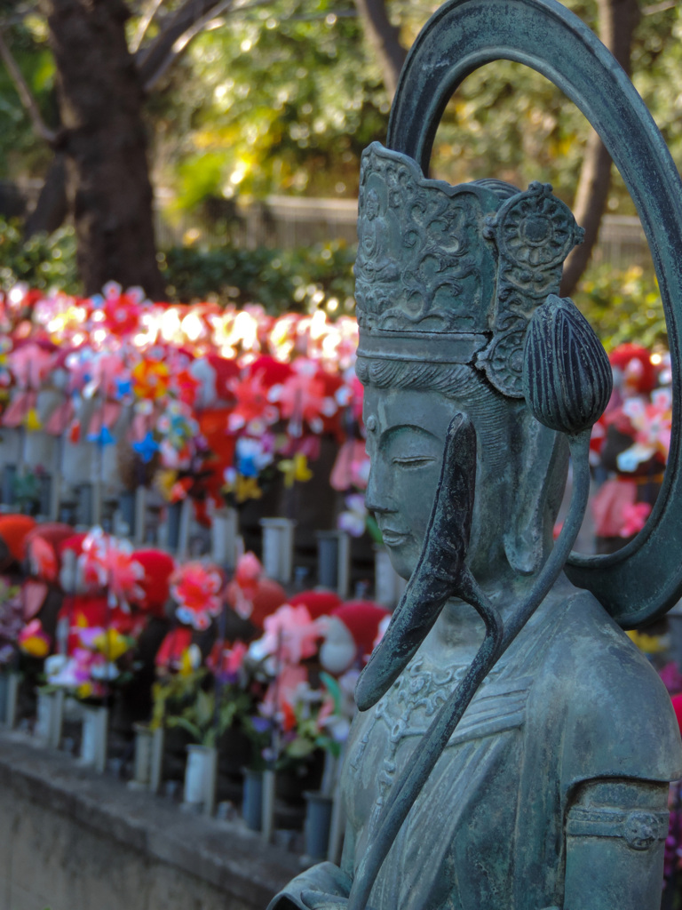 西向聖観世音菩薩と千躰子育地蔵尊