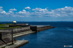 浦安境川河口　夏の風景with 空飛ぶ 人型カイト