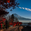 富士山と紅葉と河口湖への道