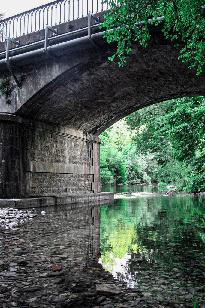 南仏 アベンヌ村の橋