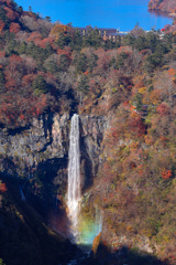 華厳の滝　五色の紅葉　七色の飛沫