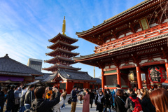 浅草寺　賑わう祝日