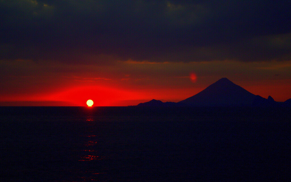 開聞岳と夕焼けとプチだるま夕陽