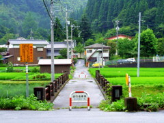 佐治町の東谷神社の前の歩行者専用橋