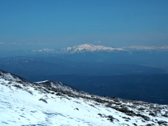 浮かぶ月山