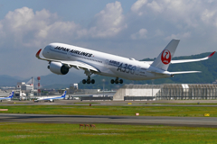 AIRBUS A350 silver　③